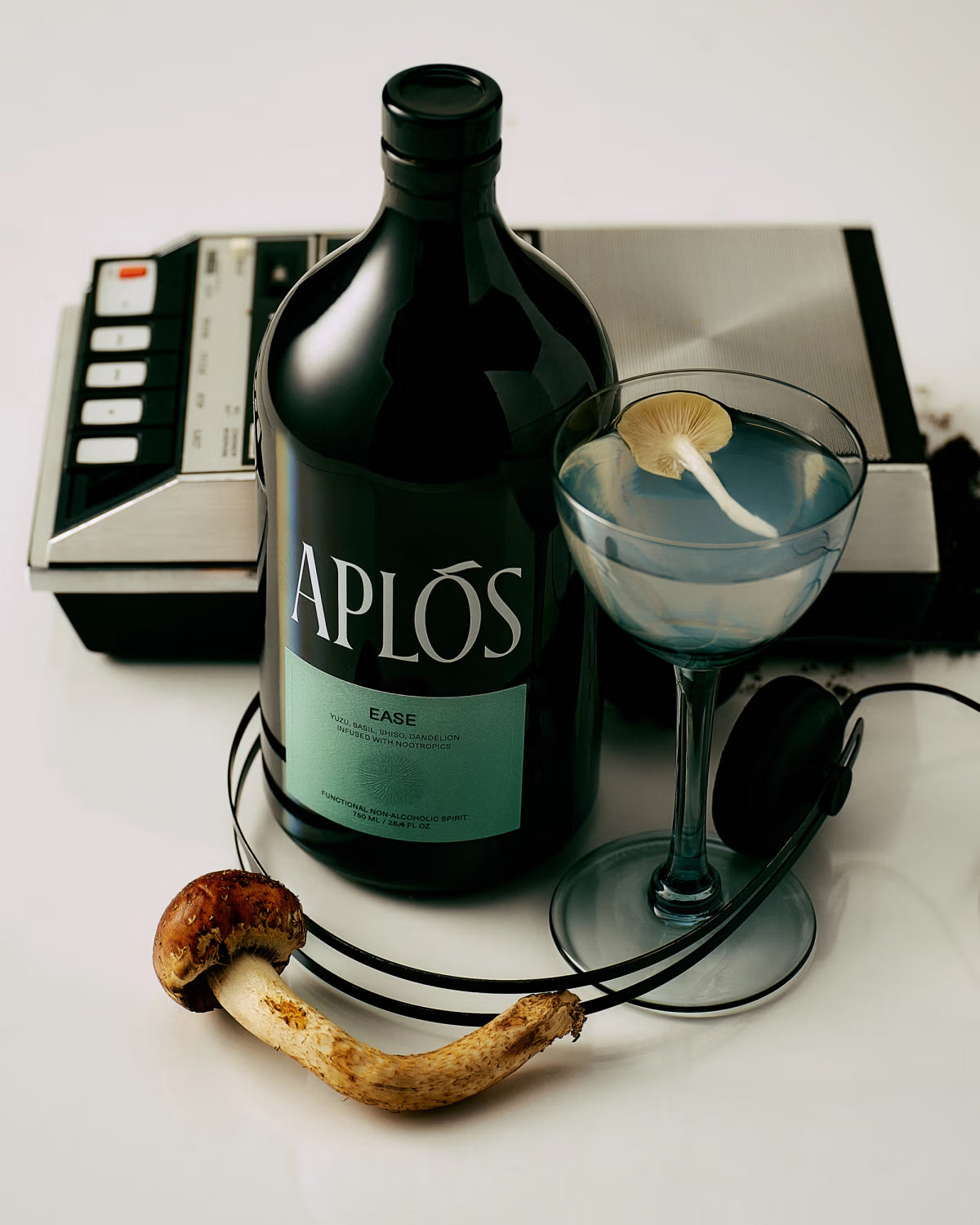 Aplós Ease is a functional, non-alcoholic spirit