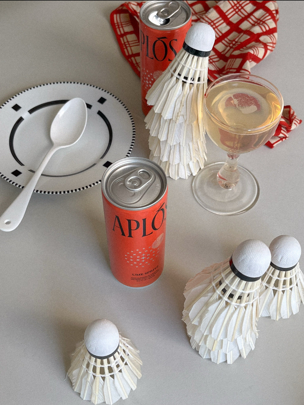  sparkling, non-alcoholic cocktail 