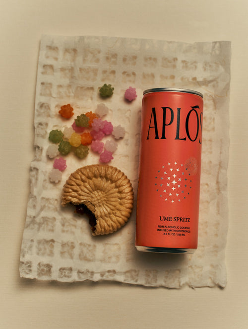  sparkling, non-alcoholic cocktail 